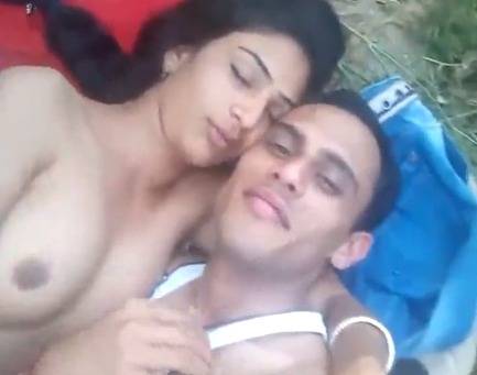 Cotsex - Beautiful Village lovers outdoor cot sex video