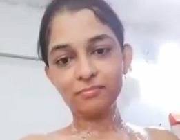 Girl from Mumbai bathing video clip