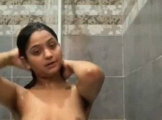 Pakistan Bathroom Sex - Pakistani teenage girl bathing selfie footage leaks