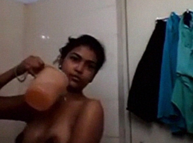Xxx Video Kannur Kerala - Mallu Kannur girl taking naked bath video