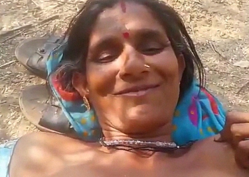 812px x 576px - Dehati Adivasi chudai video with randi in jungle