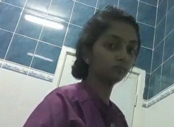 Tamilnadu Nurse Sex Video - Tamil Nadu Nurse girl bahtroom nude MMS selfie - Watch