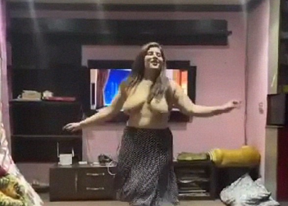 Pakistani Women Naked Dance - Paki callgirl dance nude for yeh mera dil song