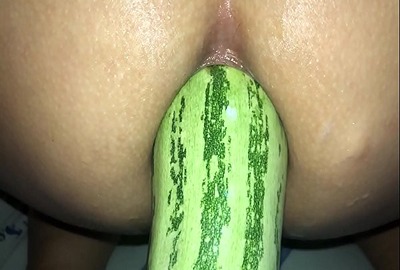 A Delhi slut takes a big cucumber in her asshole