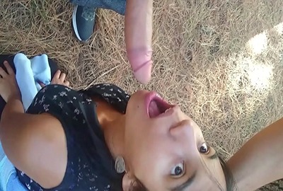 A sexy bf video of a sexy GF giving an outdoor blowjob to her BF