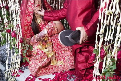 Pakistan Suhagrat Sex Video Full Sex - Indian couple's rough suhagrat sex video
