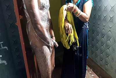 Desi sex MMS of an owner and his maid from their bathroom