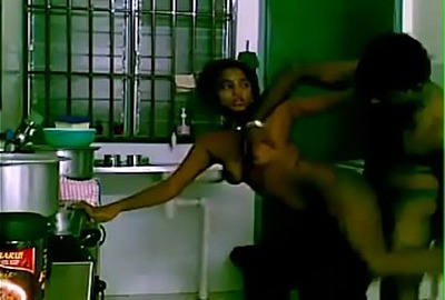 400px x 270px - Tamil latest sex video of a horny couple from their kitchen