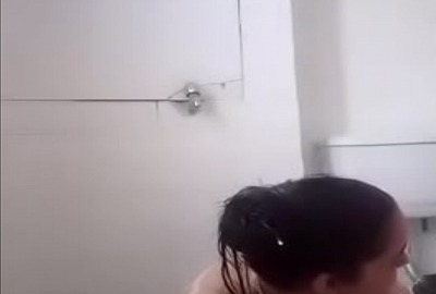 Nude bath MMS of a sexy young couple in the bathroom