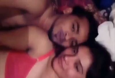 A desi guy bangs a sexy slut girl in a Bangla sex video