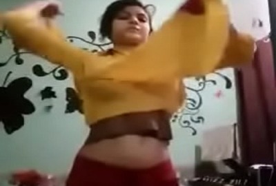 Hot Punjabi girl strips and gets naked in an Indian leaked MMS