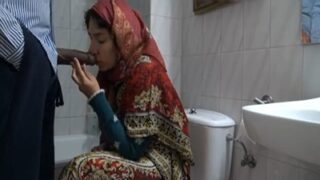 A hijabi diplomat sucks a BBC in Pakistani xxx
