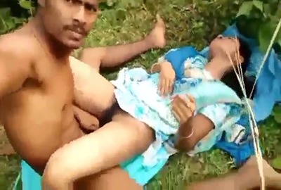 Desi pervert fucks his married GF outdoors in the bushes