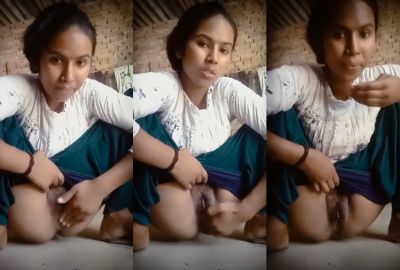 An 18-year-old Indian girl masturbation MMS from Jhansi