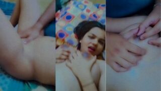 Desi nude girl’s boob pressing and pussy fingering