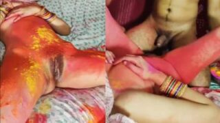 Husband enjoys Holi with his naked wife in xxx desi MMS